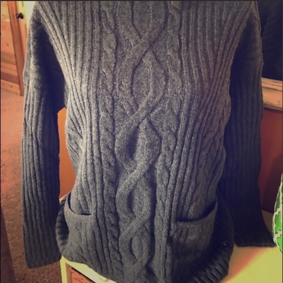 Abercrombie & Fitch Sweaters - NWT Abercrombie Gray Boxy Cable Sweater Small